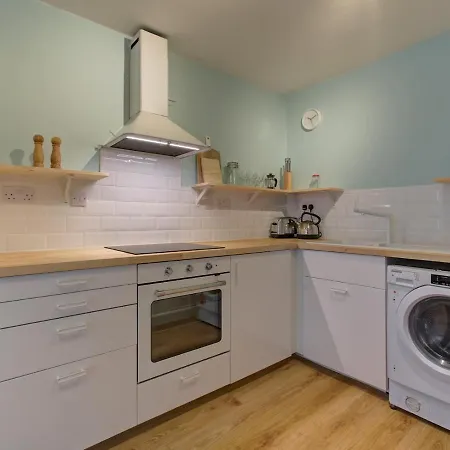 Apartment Central 1br Apt Sleeps 2 Close To Oxford Road! *