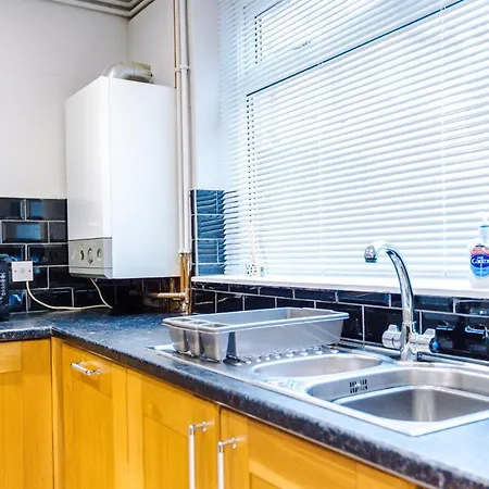 3 Bedroom House Salford Hosted By Mcr Dens *