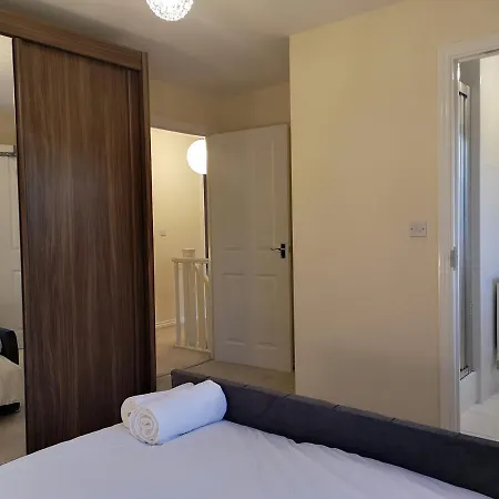 Апартаменты Nightingale Gardens - 4 Bed Detached House -
