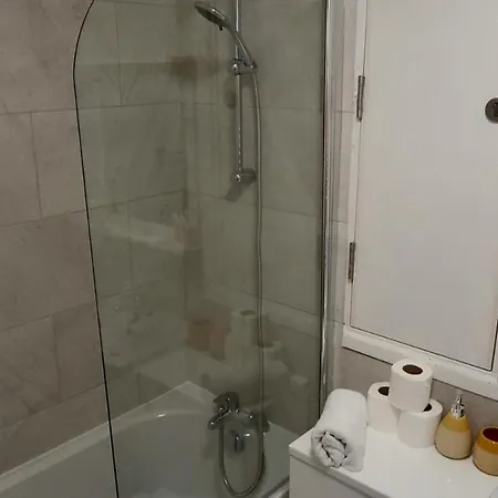 Fantastic 2 Bed Apt Close To The Arena Sleeps 6 Διαμέρισμα *