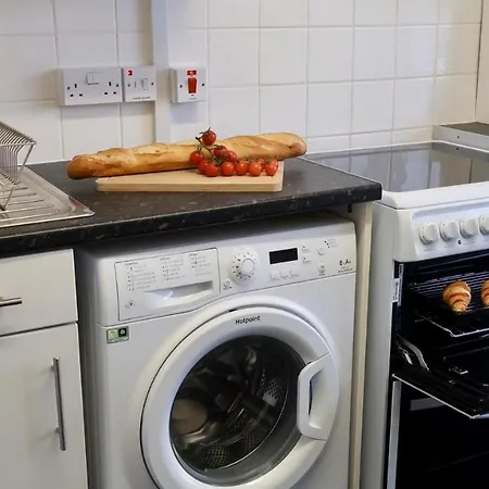 Διαμέρισμα Fantastic 2 Bed Apt Close To The Arena Sleeps 6 *