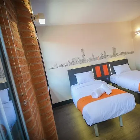 Hotel Easyhotel 2*