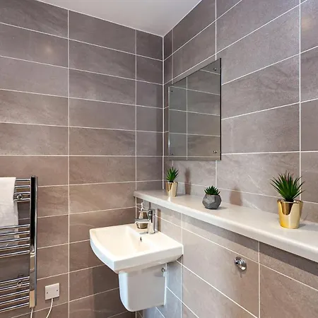 X1 Media City 3 Bedroomed Free Wifi & Free Parking Daire Manchester