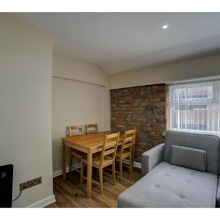 Апартаменты Large Top Floor Pad, Perfect For Up To 8. Nq, Mcr!