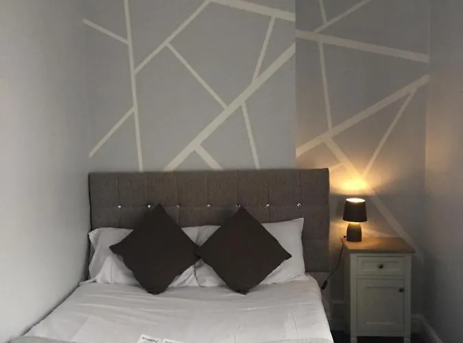 Queens 3* Manchester