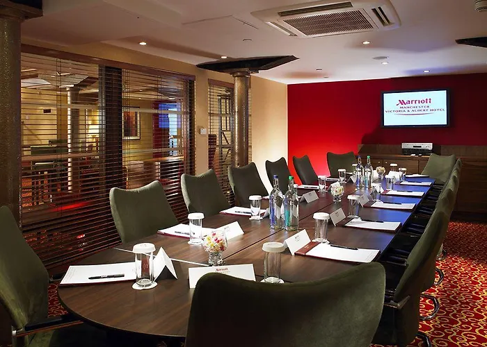 Marriott Victoria & Hotel 4*