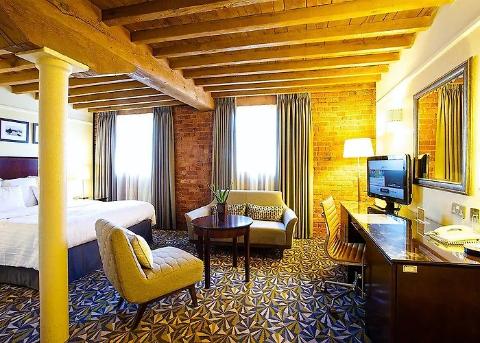 호텔 Marriott Victoria & 4*