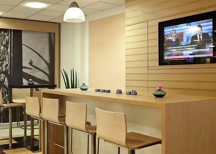 Ibis Centre 96 Portland Street 3*