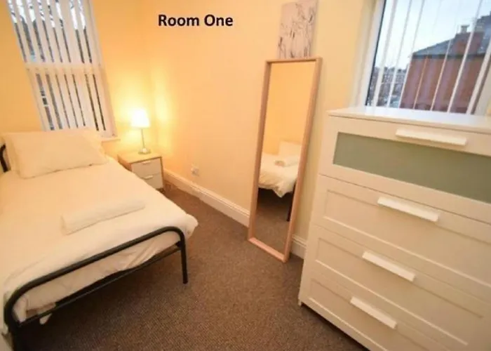 Beautiful 4 Bedroom Victorian Sleeps 7 Stockport *