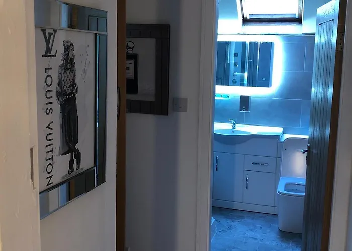 Hendham House - Near Etihad Stadium, Coop Live Arena, Ao Arena, Piccadilly Train Station & Centre Manchester