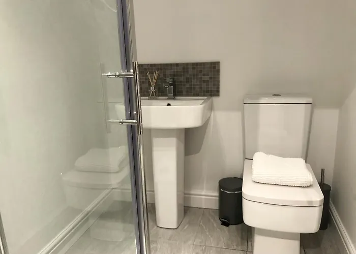 10min To - Free Parking - Private - Contractor Friendly Apartman