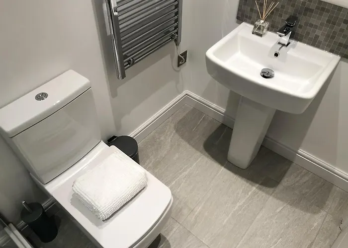 10min To - Free Parking - Private - Contractor Friendly Apartman