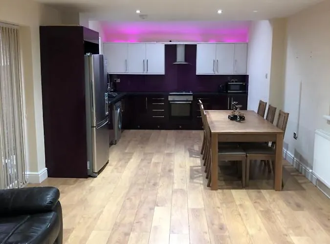 Bed & Breakfast Big Rusholme With Tv And Private Bathroom-parking&wifi