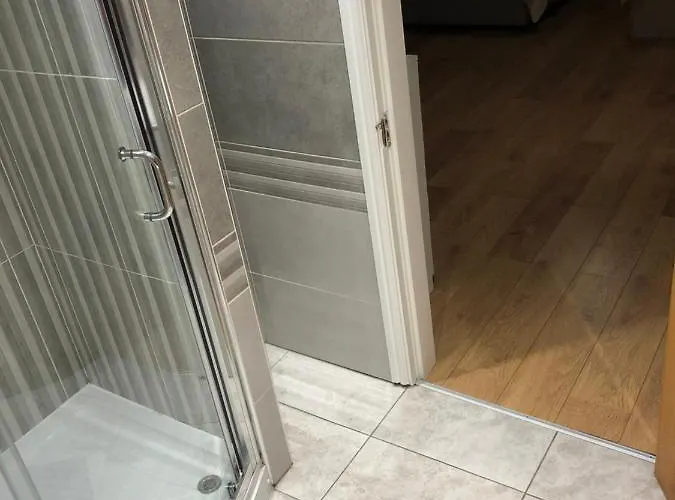 Bed & Breakfast Big Rusholme With Tv And Private Bathroom-parking&wifi