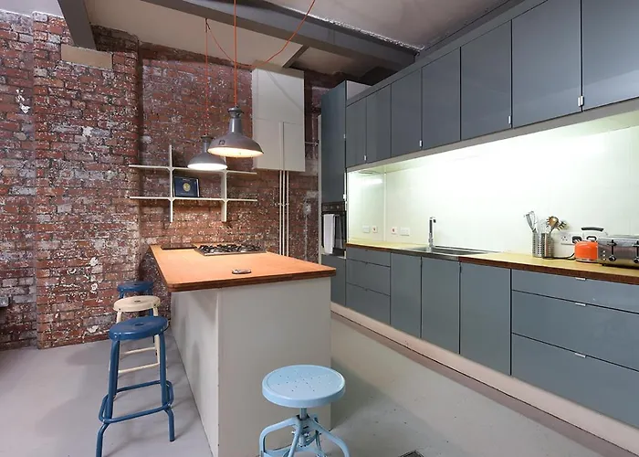 Mason Street Sleeps 16 *