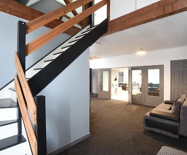 Penthouse Warehouse Slps 18 Manchester