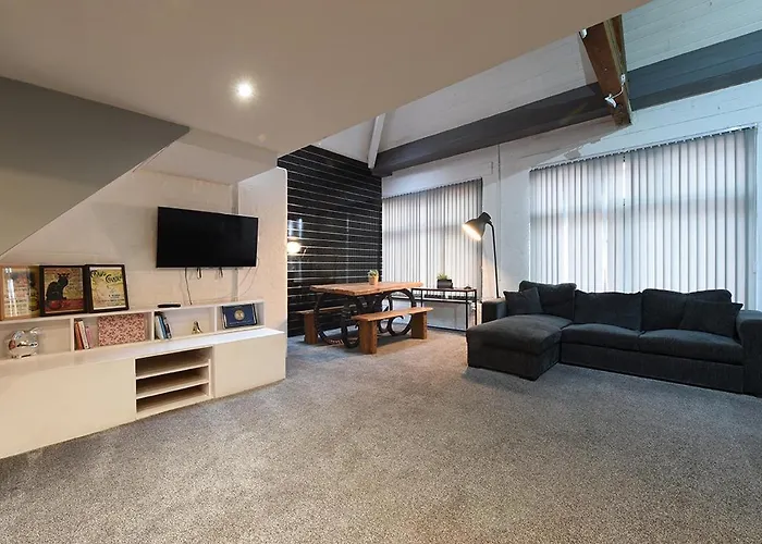 Penthouse Warehouse Slps 18 Manchester