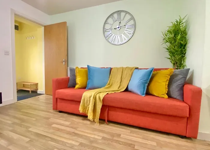 Spacious 5 Bed Townhouse Manchester, Salford Qauys - Two Bedroom With Parking *