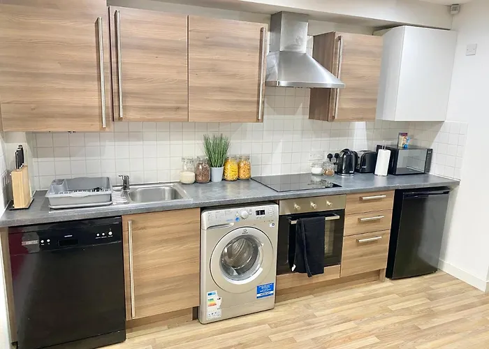 Spacious 5 Bed Townhouse Manchester, Salford Qauys - Two Bedroom With Parking