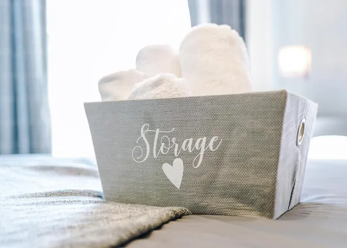 Bright&modern Contractor House By Niji Short * 맨체스터