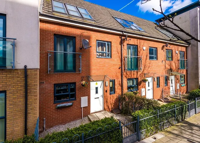 Bright&modern Contractor House By Niji Short 맨체스터