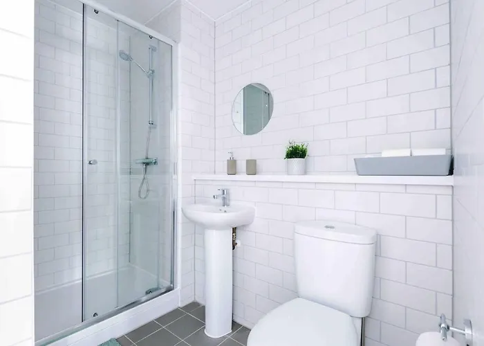 2 Bedroom Hosted By Mcr Dens