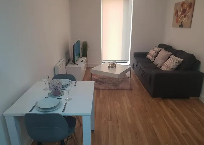 Apartment 1 Bedroom Lovely In Salford Quays Free Street Parking Subject To Availability *