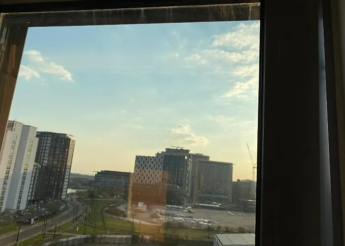 Apartment 1 Bedroom Lovely In Salford Quays Free Street Parking Subject To Availability *