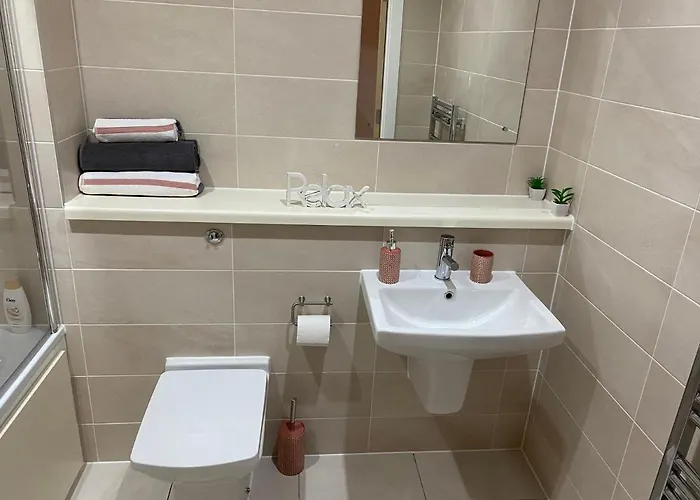 1 Bedroom Lovely In Salford Quays Free Street Parking Subject To Availability Manchester