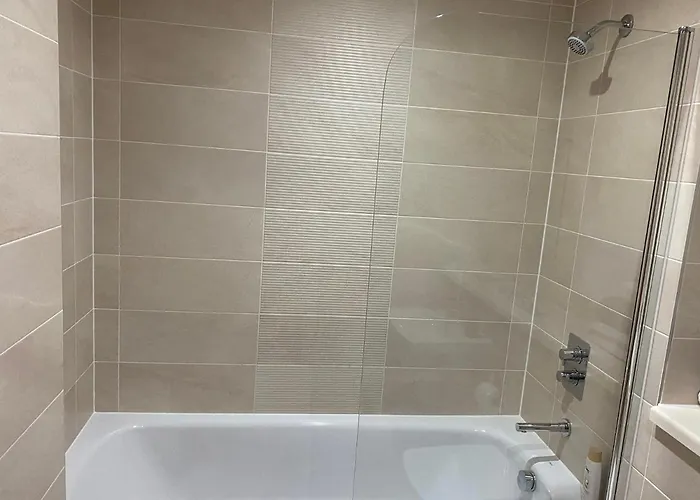 1 Bedroom Lovely In Salford Quays Free Street Parking Subject To Availability *