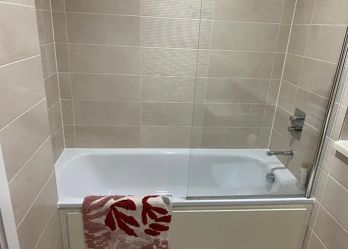 1 Bedroom Lovely In Salford Quays Free Street Parking Subject To Availability Manchester