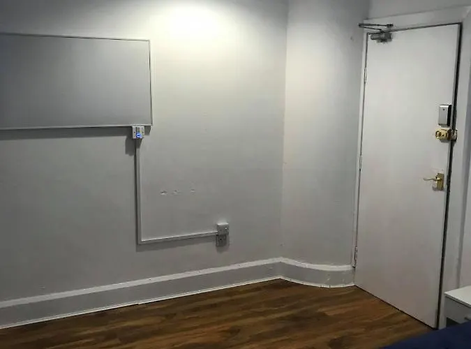 The Avenues And Alleyways * Manchester