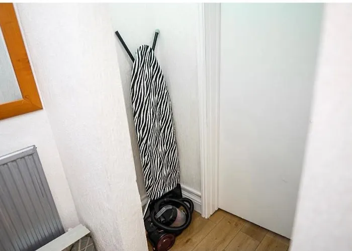 Family-Friendly Two-Bedroom Apartment Near Manchester City Stadium *