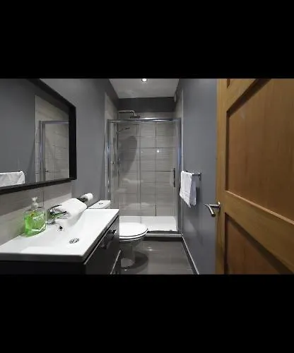 Swan Street Townhouse Hot Tub & Roof Terrace מלון דירות 4*