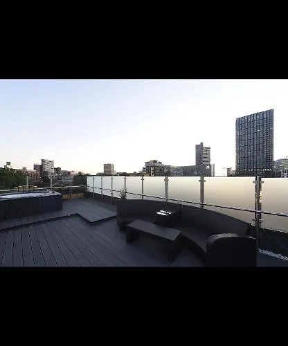 מלון דירות Swan Street Townhouse Hot Tub & Roof Terrace 4*
