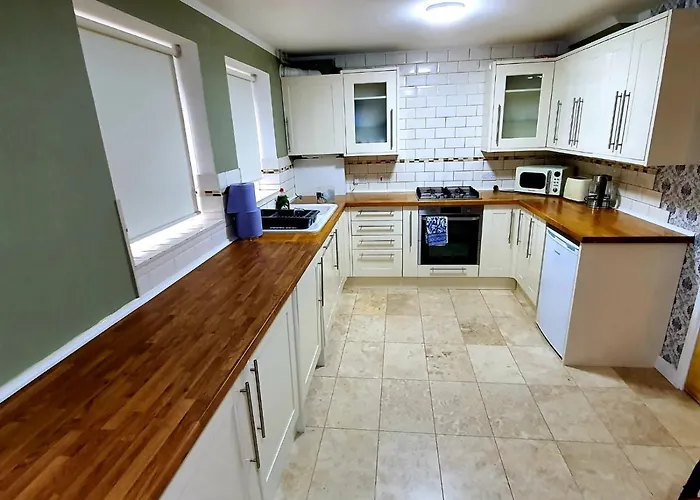 Brigstock Holidays House 아파트