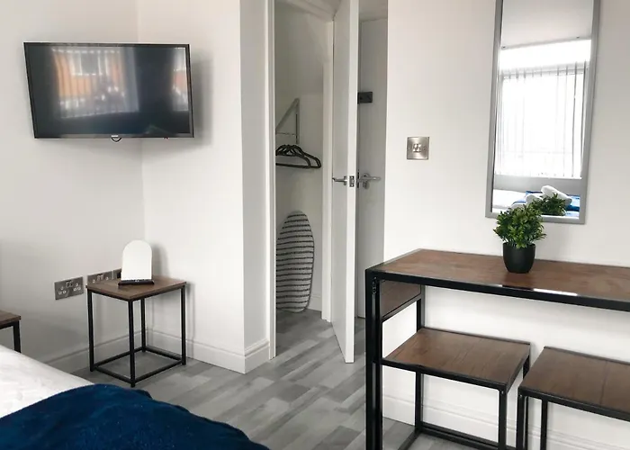 Apartman 10min To - Free Parking - Private - Contractor Friendly Manchester