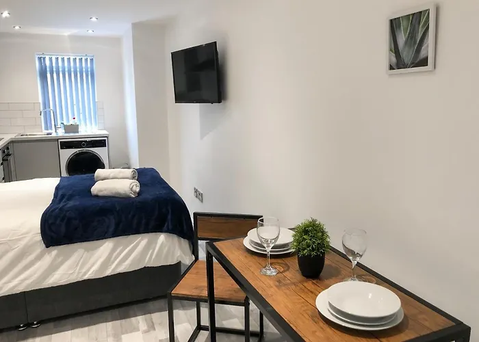 Apartman 10min To - Free Parking - Private - Contractor Friendly *