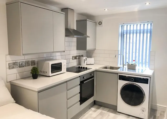 Apartman 10min To - Free Parking - Private - Contractor Friendly