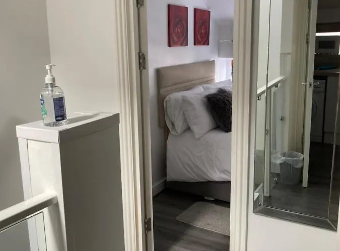 Apartamento City-centre With Dedicated Workspace, Sleeps 4 *