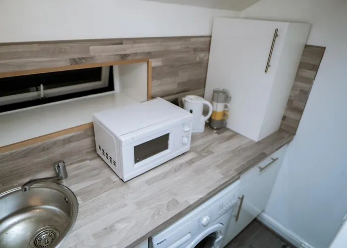 City-centre With Dedicated Workspace, Sleeps 4 *