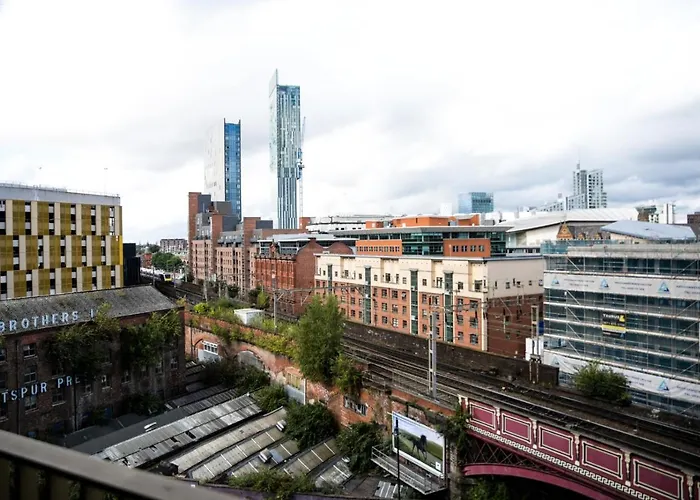 Onpoint - Spacious 2 Bedroom Apt - City Centre With Balcony Apartament