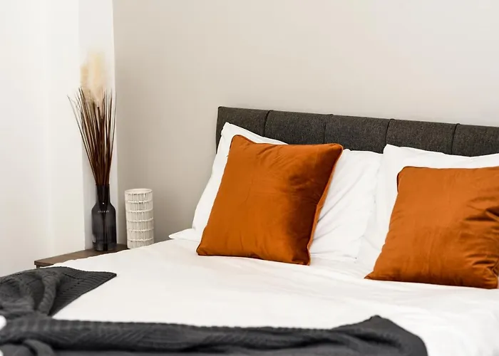 Onpoint - Spacious 2 Bedroom Apt - City Centre With Balcony * Manchester