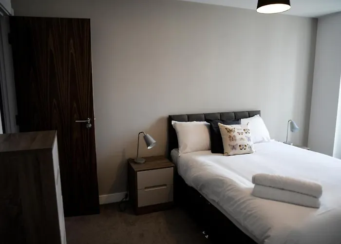 Onpoint - Spacious 2 Bedroom Apt - City Centre With Balcony Manchester