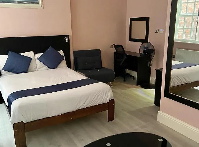 מלון Ville Hotel 3*