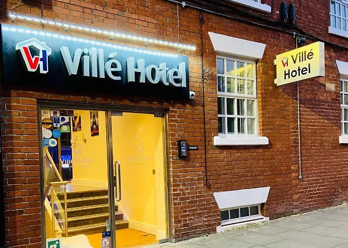 Ville Hotel מלון