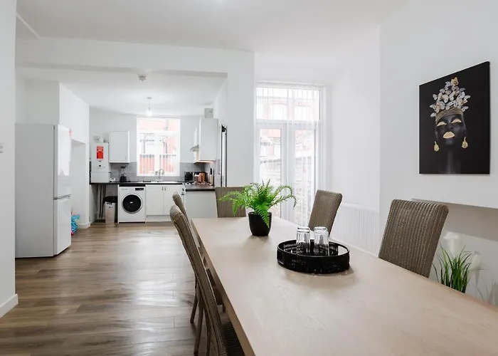 Tatil Evi Clayton House - Spacious Near Etihad Stadium