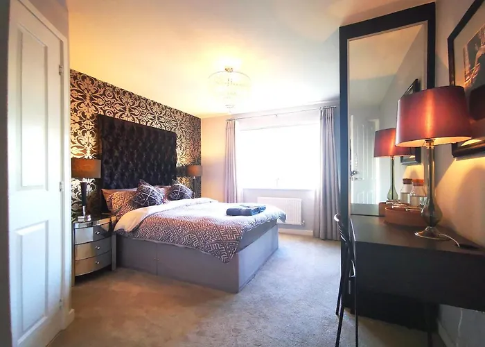 The Lawnswood - Holiday Home With Free Parking Near Coop Live & Etihad Манчестер