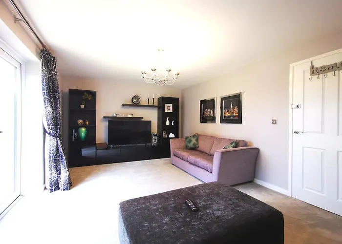 The Lawnswood - Holiday Home With Free Parking Near Coop Live & Etihad Дом отдыха Манчестер