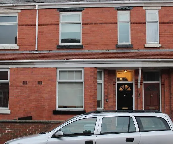 Beautiful, Spacious, Old Trafford 펜션